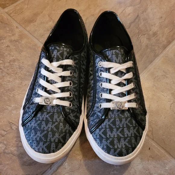 Michael Michael Kors Logo Fashion Sneaker size 5 - Picture 2 of 7